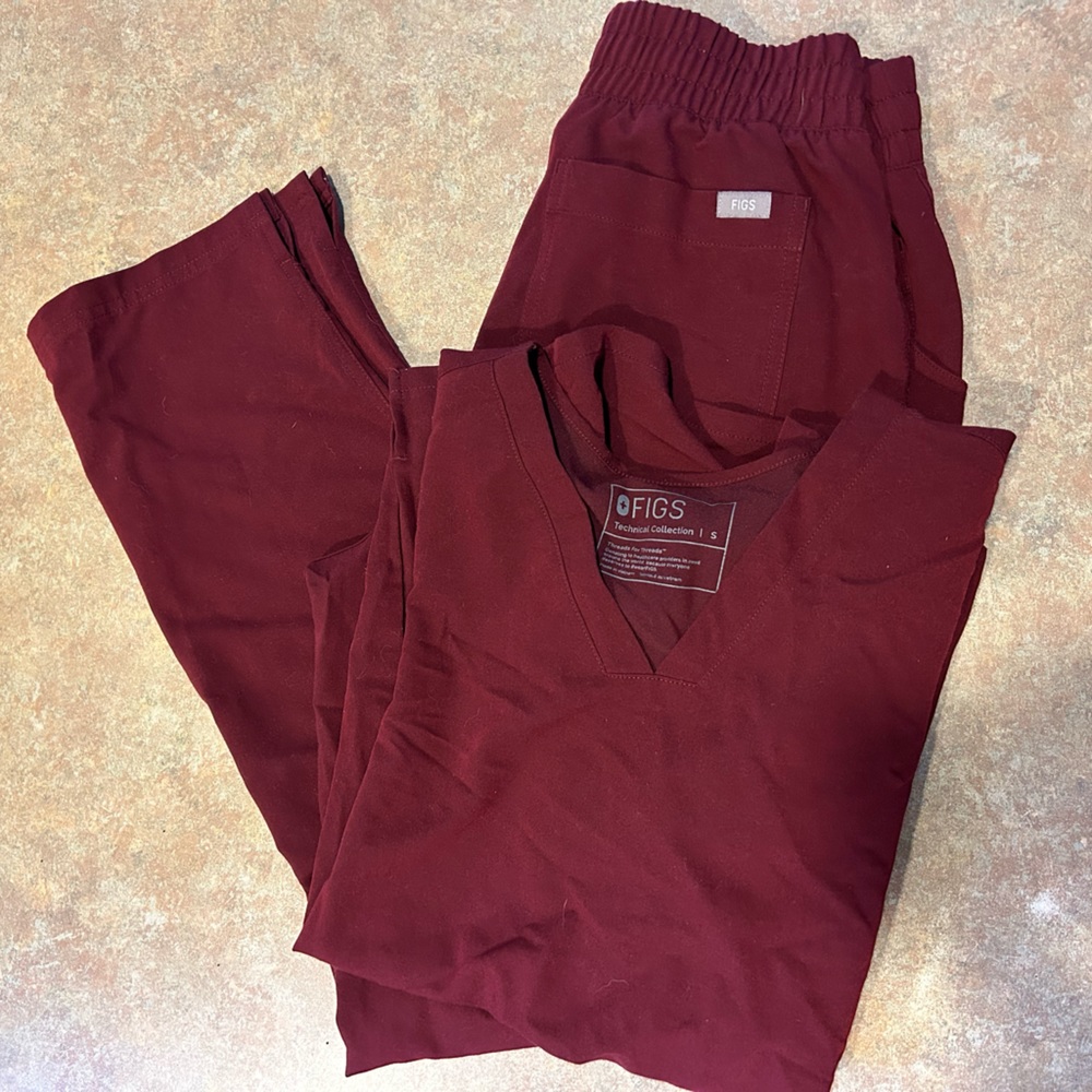 Maroon Figs
